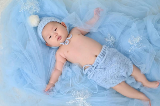 新安宝宝要不要穿袜子